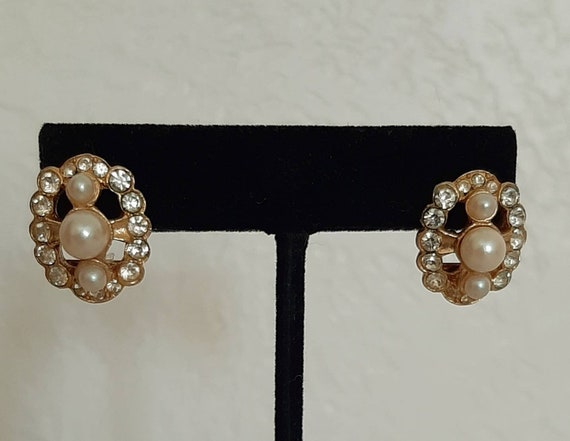 Vintage Richelieu Pearl Pierced Earrings - image 7