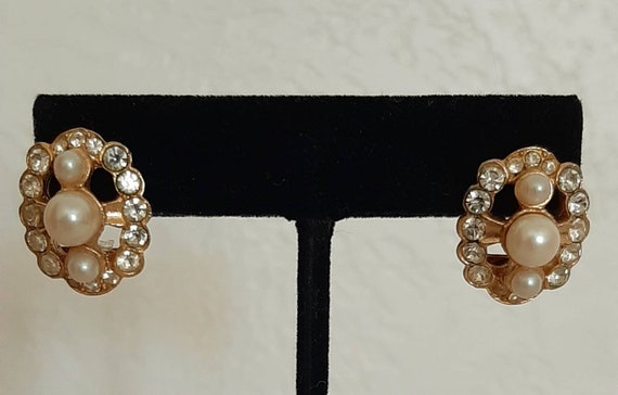 Vintage Richelieu Pearl Pierced Earrings - image 4