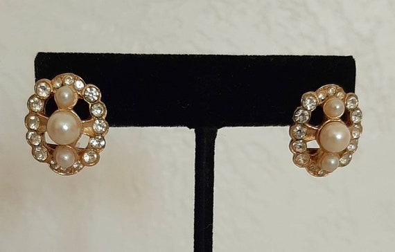 Vintage Richelieu Pearl Pierced Earrings - image 1