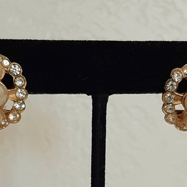 Vintage Richelieu Pearl Pierced Earrings