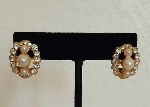 Vintage Richelieu Pearl Pierced Earrings - image 3