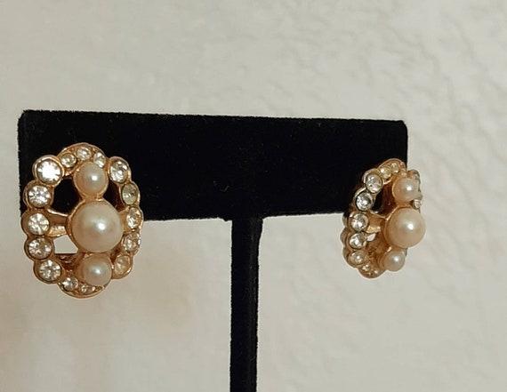 Vintage Richelieu Pearl Pierced Earrings - image 8