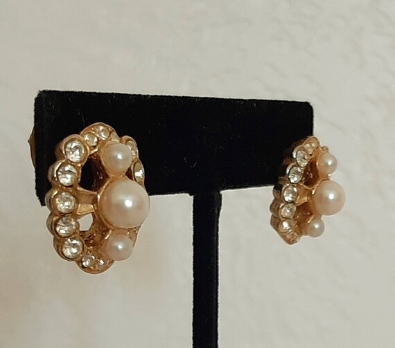 Vintage Richelieu Pearl Pierced Earrings - image 10