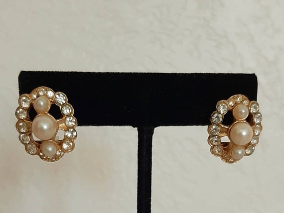 Vintage Richelieu Pearl Pierced Earrings - image 9