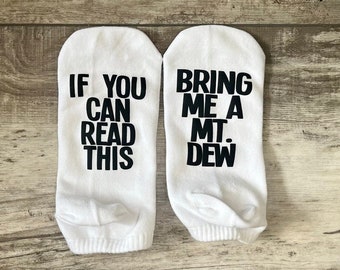 if you can read this bring me a mountain dew socks, funny and hilarious mom socks, surgery socks, Mtn Dew women's socks, lazy day socks.