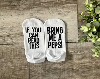 if you can read this bring me a pepsi socks, funny and hilarious mom socks, surgery socks, Pepsi womens socks, lazy day soda socks.