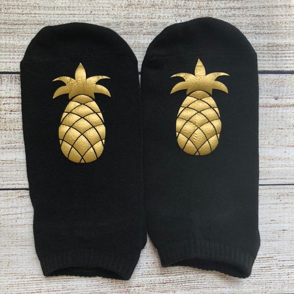 Pineapple IVF socks, Infertility socks, lucky transfer socks, women's cute gold pineapple socks, black and white socks, surgery socks.