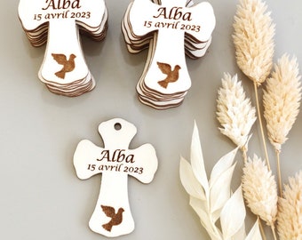 Étiquette Croix en bois motif colombe personnalisée un prénom, une date pour vos évènements (baptême, communion, mariage, profession de foi)