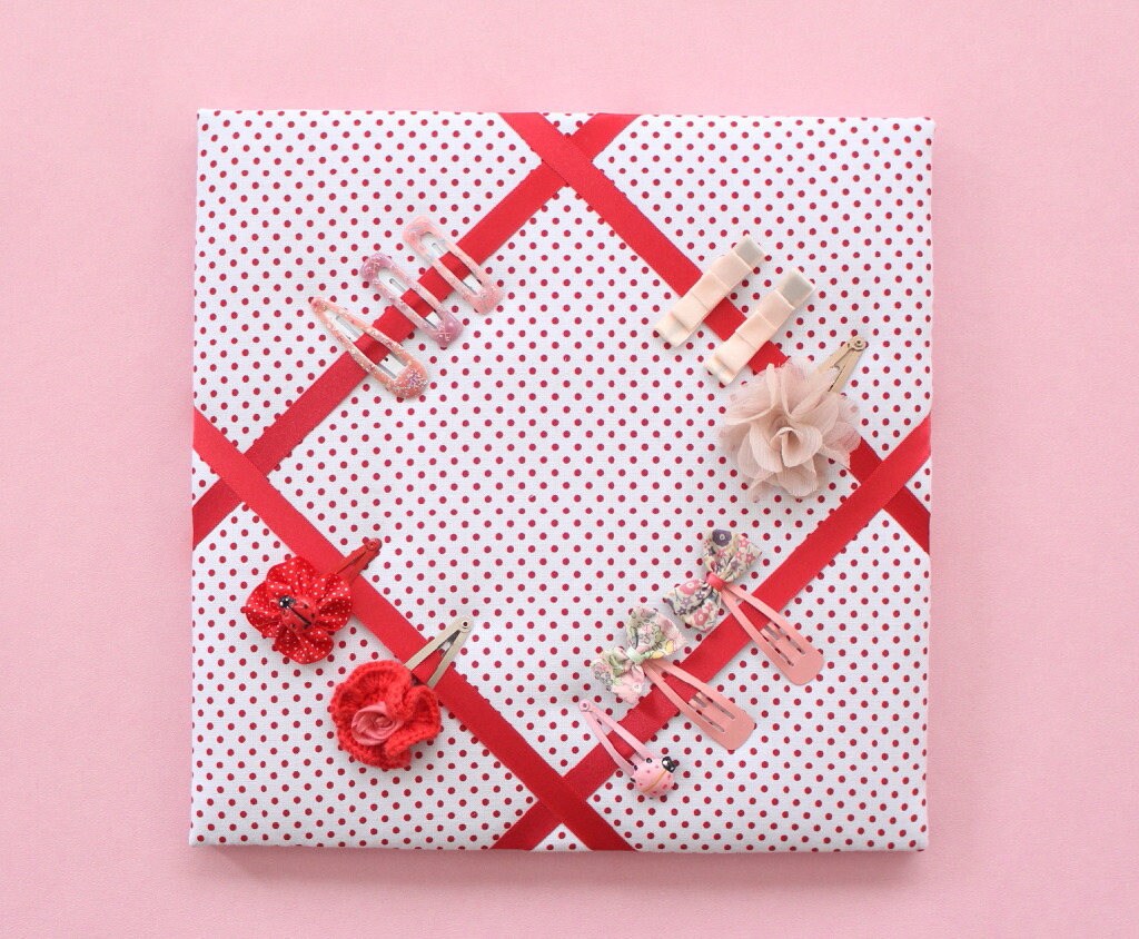 Cadre Mural Pour Barrettes Plumetis Rouge