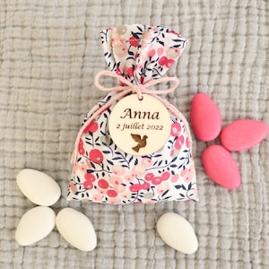 Pink Liberty candy box for baptism communion wedding, round wooden label with personalized dove pattern