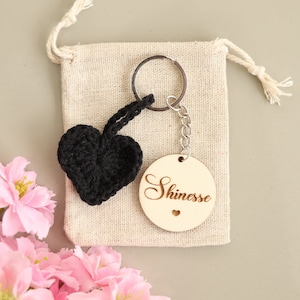 Porte-clés en bois prénom Cœur au crochet couleur au choix