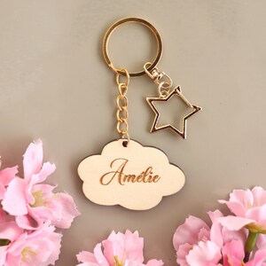 Porte-clés nuage en bois personnalisé avec un prénom, anneau étoile, Cadeau enfant, étiquette sac à dos cartable école