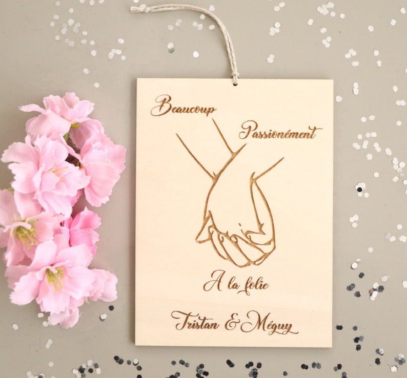 Affichette carte en bois Mains enlacées à graver avec prénoms Cadeau couple St Valentin Anniversaire mariage image 2