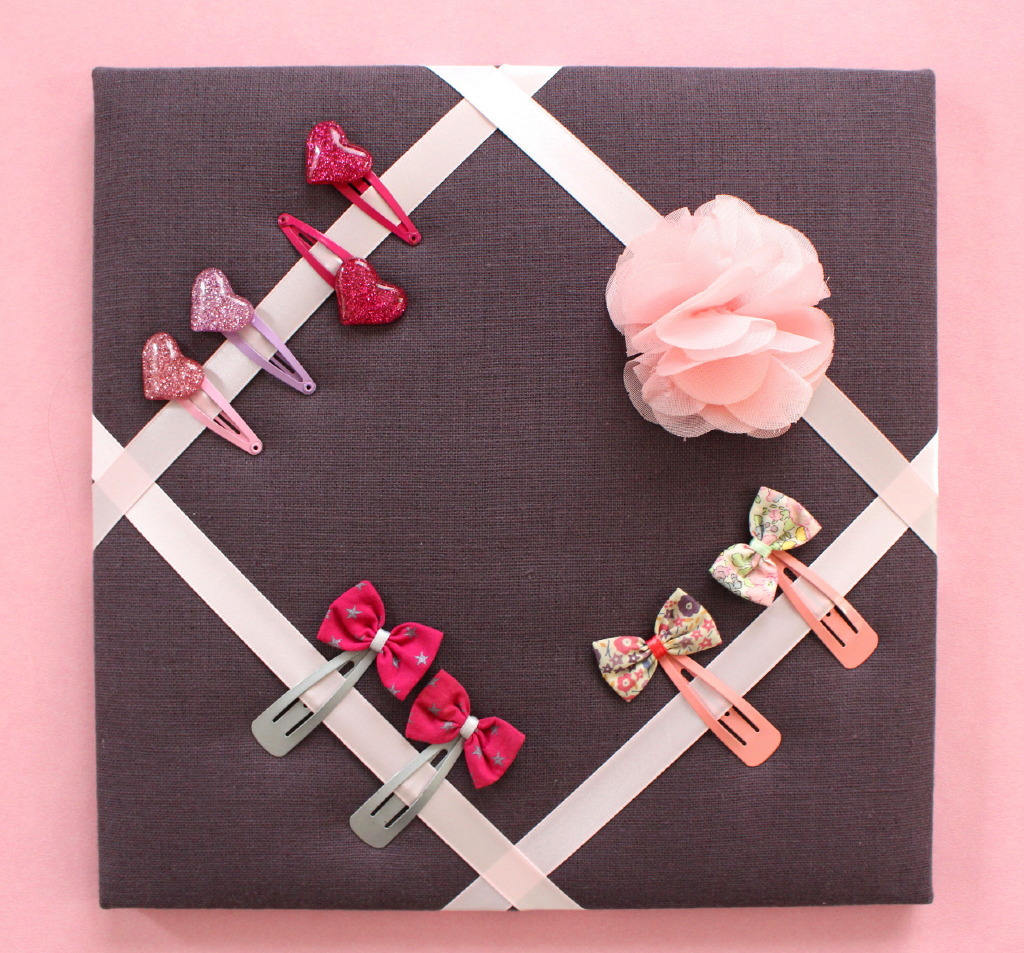 Cadre Mural Porte Barrettes Prune avec Fleur Cadeau Naissance Décoration Chambre Fille