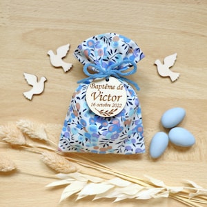 Ballotin à dragées Liberty bleu pour baptême communion confirmation mariage, étiquette bois gravure personnalisée forme au choix