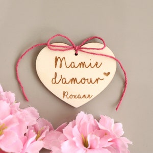 Suspension cœur d'amour en bois Étiquette gravée, Cadeau Fête des grands mères, Cadeau mamie, maman, marraine ...
