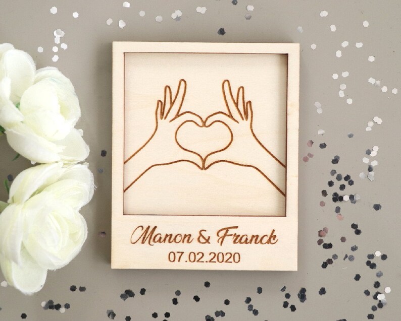 Affichette carte en bois Mains enlacées à graver avec prénoms Cadeau couple St Valentin Anniversaire mariage image 9