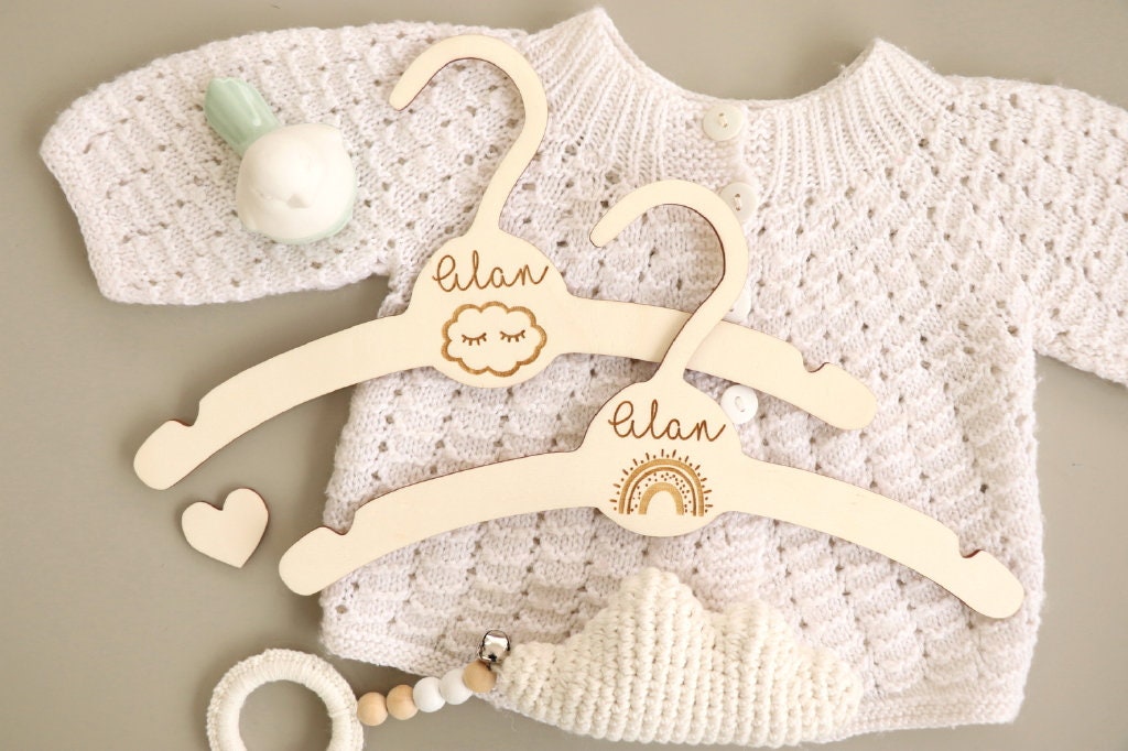 Cintre Bébé en Bois Personnalisé Nuage Arc-En-Ciel Cadeau Naissance Baby Shower