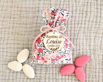 Liberty pink candy ballotin for baptism, communion, wedding, personalized round wooden label with foliage pattern