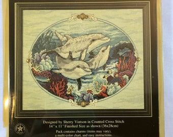 Dimensions Charts & Charms, 72427 Charming Dolphins. Vintage and Rare, Free Shipping