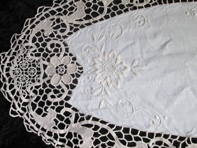 Vintage Cream Table Runner Handcrochet Lace Table Runner Oval Etsy