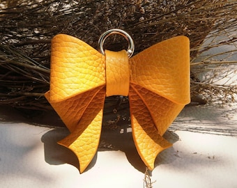 Custom Leather Bow Bag Charm, Personalized Keychain for Mom, Mother's Day Gift, Handmade Bow Purse Charm, Stylish Bag Accessory