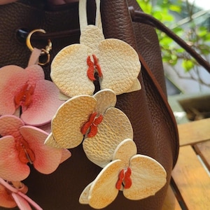 Handmade Leather Orchid Keychain, Handmade Leather Flower Charm, White Flower Purse Charm, Bag Charm Accessories, Gift for Girlfriend