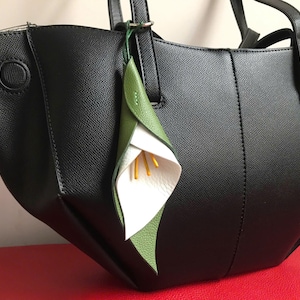 Handmade Leather Calla Lily Keychain, Handmade Leather Flower Charm, White Flower Purse Charm, Bag Charm Accessories, Gift for Girlfriend
