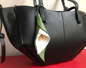 Handmade Leather Calla Lily Keychain, Handmade Leather Flower Charm, White Flower Purse Charm, Bag Charm Accessories, Gift for Girlfriend
