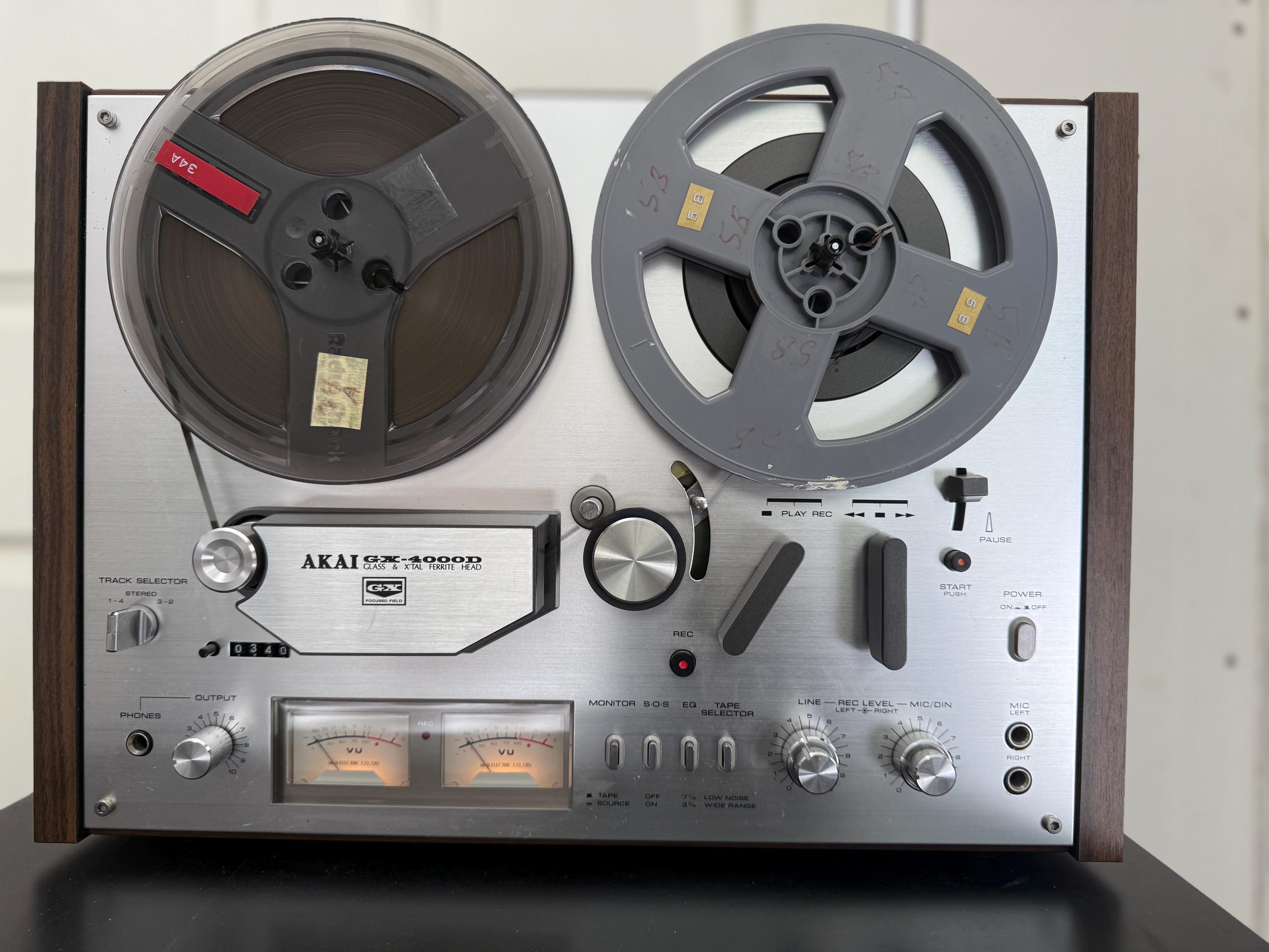 Lot De 3 Cassettes Audio AKAI – Couleurs Or, Blanc, Argent – Neuves Sous Blister