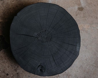 Table basse tranche d'arbre flammée diamètre 90 cm