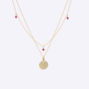 Gelaagde gold filled ketting: hanger met driedubbele robijnschijf, 14 kt geelgoud, handgemaakt Parijs