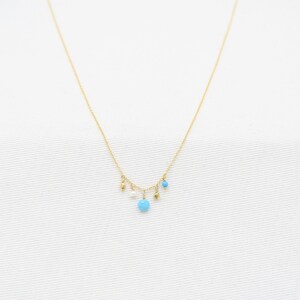 Delikatny naszyjnik z turkusem: wypełniony 14-karatowym złotem, perłami i koralikami Vermeil, styl warstwowy zdjęcie 2