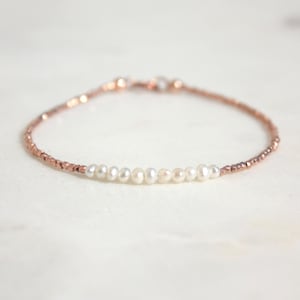 Pearl bracelet in Rose Gold white pearl Beaded Bracelet Tiny Real Pearl Bracelet Gold Delicate Bracelet Rose Gold tiny brace zdjęcie 1