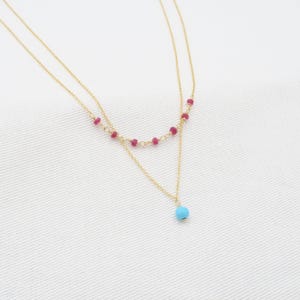 Set di collana con rubini turchesi a strati: oro giallo 14 carati, pietre preziose da 4 mm, catena regolabile
