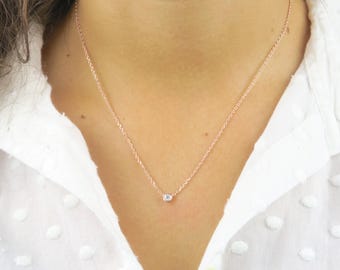 Delikatny naszyjnik typu solitaire: złoto 14K, srebro próby 925, cyrkonia, regulowany łańcuszek