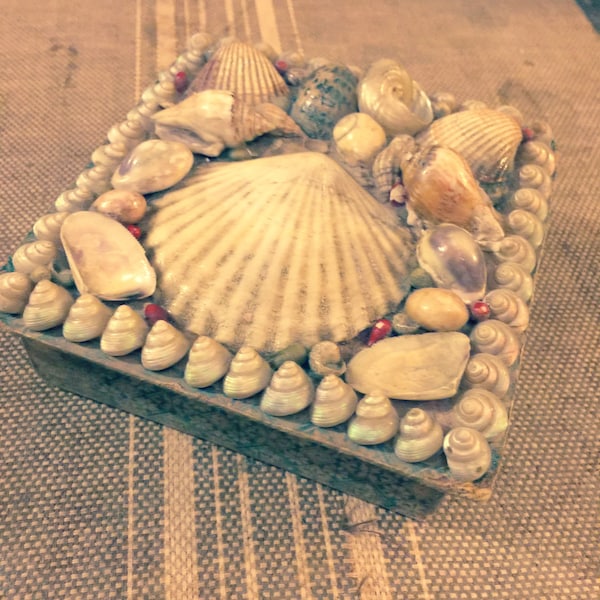Victorian - Antique "Sailor's Valentine" shell box