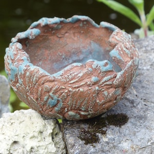 Forest Incense Bowl – Handmade Ceramic Smudge Dish with Leaf & Moss Texture – Ritual Tool for Nature Magic and Pagan Ceremonies