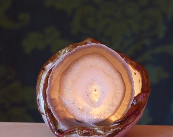 Magic Lantern Ceramic Light avec Agate Agate Light « Winter Forest » Objet lumineux en céramique avec disque d’agate Pièce unique modélisée à la main