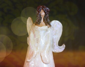 white angel ceramic sculpture "cristall angel" with rock crystal, hand-modeled, unique piece