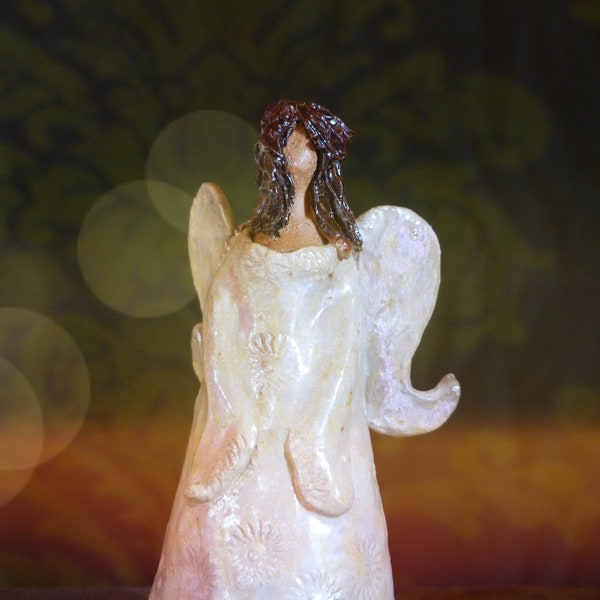 white angel ceramic sculpture "cristall angel" with rock crystal, hand-modeled, unique piece