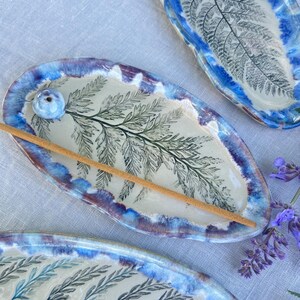 Räucherstäbchenhalter aus Keramik, Waldfarn-Altardekoration, naturinspiriertes Meditationsgeschenk