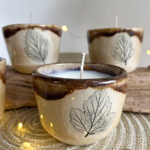 Vela de cera de soja vegana feita à mão, suporte de vela de tigela de cerâmica, cerâmica botânica, decoração de casa exclusiva, jarra de vela reutilizável, presente de Natal