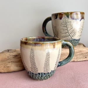 Fern Imprint Steinzeug Tasse, handgefertigte erdfarbene Keramiktasse für Zuhause & Outdoor Abenteuer