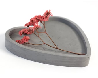 Decorative Heart Plate: Decorative Jewellery Tray, Cosmetics Dish, and Candle Holder – Perfect Valentine's Day Gift