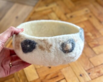 Cuenco de lana afieltrada a mano – Organizador blanco y gris, decoración escandinava