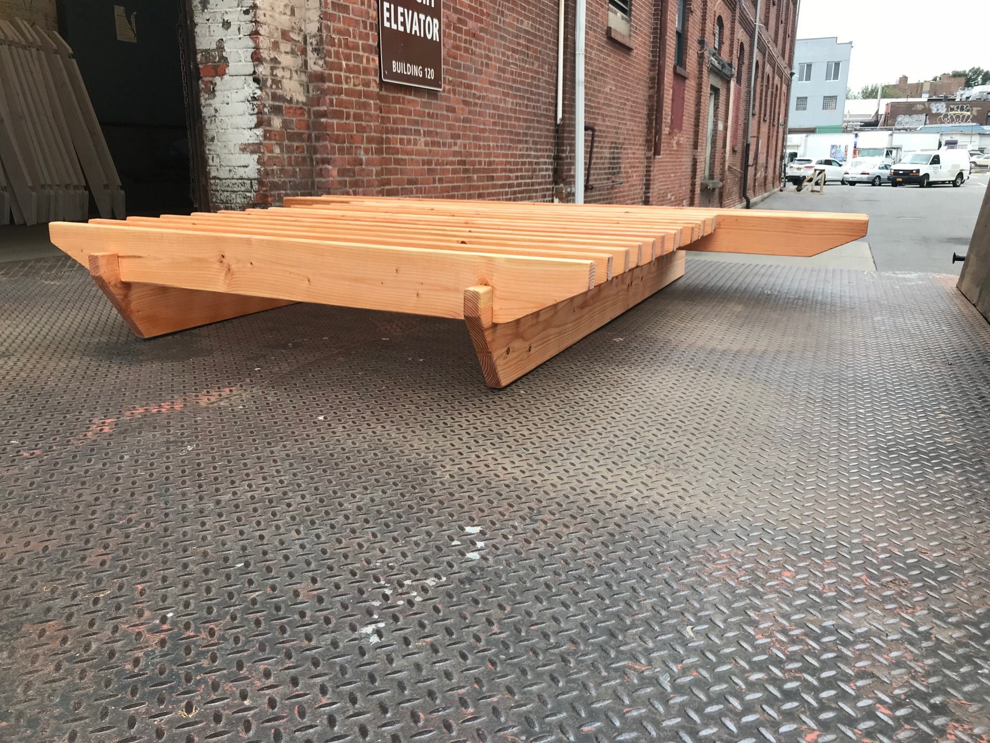 Marco de la cama de la plataforma de madera maciza y mesita de | Etsy