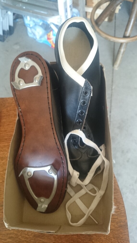 brooks baseball cleats