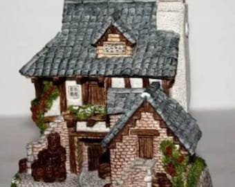 1985 David Winter Cooper's Cottage, David Winter CooperCottages, Made in Britain, Original/sticker/paper label,