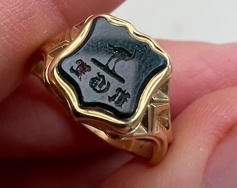 Antique Bloodstone Intaglio Locket or Poison Signet Ring in 18ct Gold